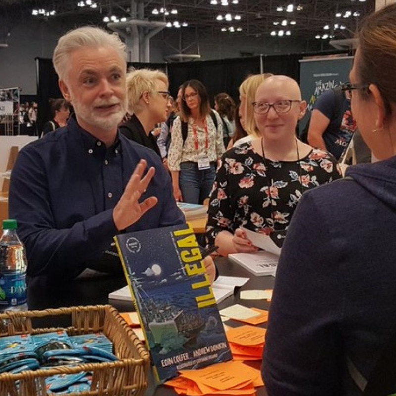 Author Eoin Colfer talking to a fan at BookExpo